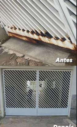 Portão de garagem antes desgastado e enferrujado e depois restaurado